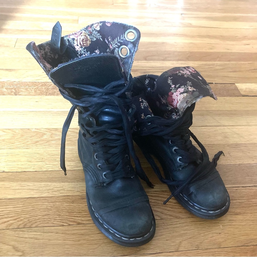 Doc Martens Triumph black floral fold-down boots